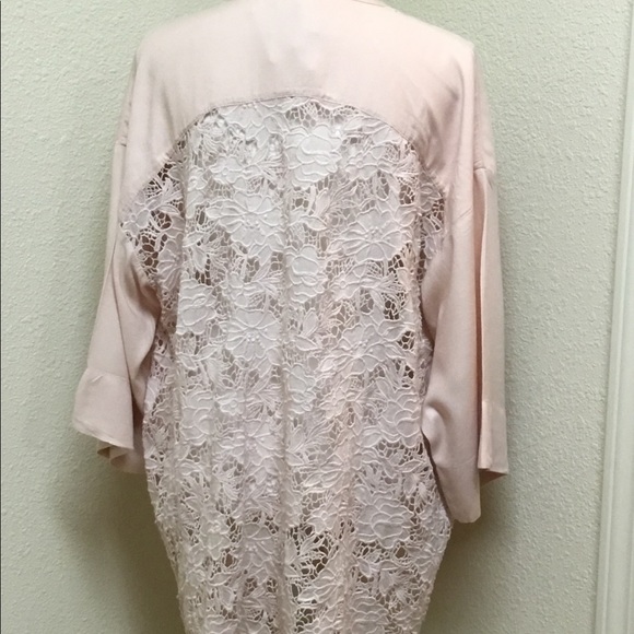 Hinge (Designed in Seattle) cotton cardigan with flower detail back - Picture 2 of 7